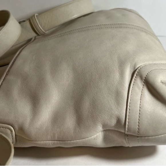 Coach cream leather crossbody bag 12"x11.5 - Picture 2 of 6